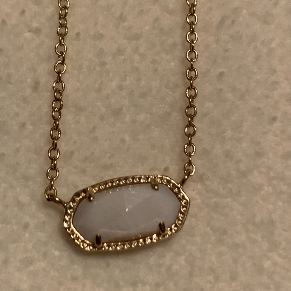 Kendra Scott necklace
